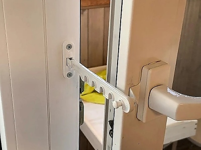 Ограничител за прозорец PVC бял 