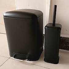 Тоалетно кашче квадрат 6 литра + четка черен мат 8286B